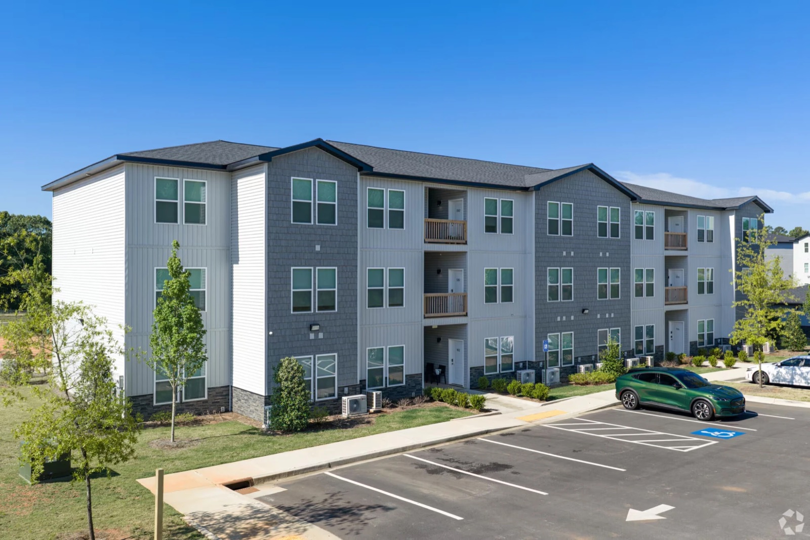 Platform at Osigian Way — Warner Robins, GA